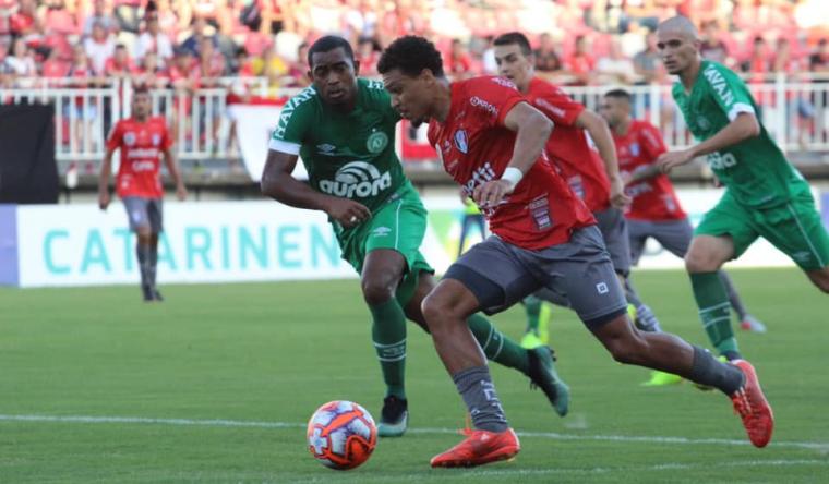 Clube da Série D anuncia redução de salários e dispensa de jogadores