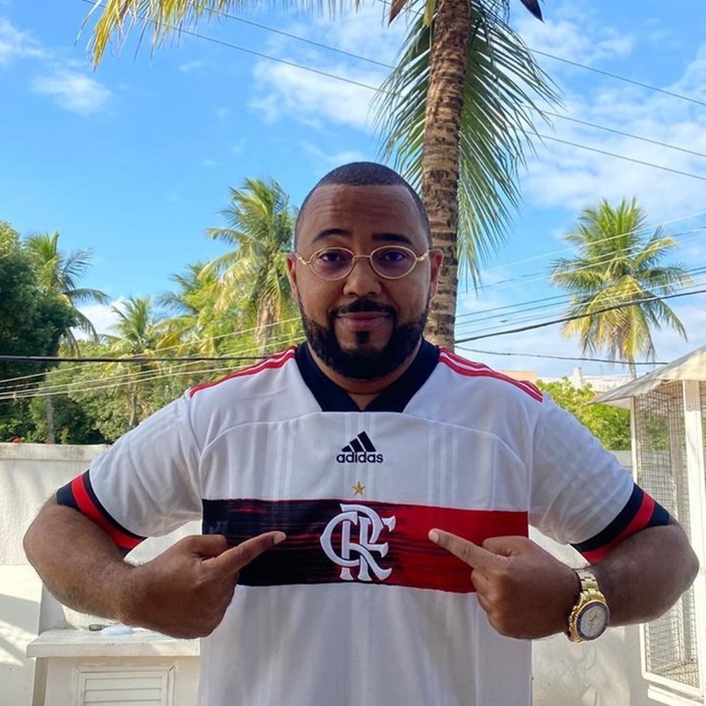 Dudu Nobre posta foto com nova camisa do Flamengo que ainda não foi lançada