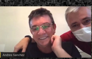 Tiago Nunes 'invade' live em casa de Andrés e brinca: 'Nós estamos de mal'