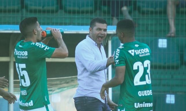 Treinador da Chapecoense acredita que Catarinense vai demorar para voltar