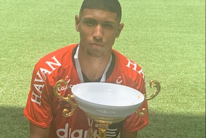 Zagueiro intensifica rotina de treinos visando bom retorno ao Athletico-PR