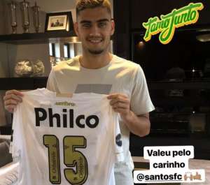 Meia do Manchester United revela que quer jogar no Santos