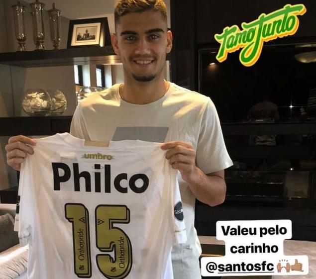 Meia do Manchester United revela que quer jogar no Santos