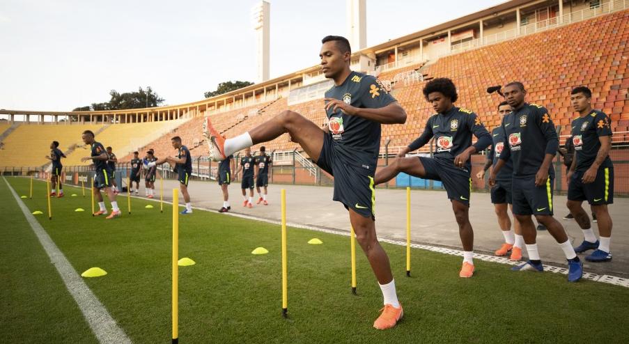 Todos uniformizados. (Foto: Lucas Figueiredo / CBF)