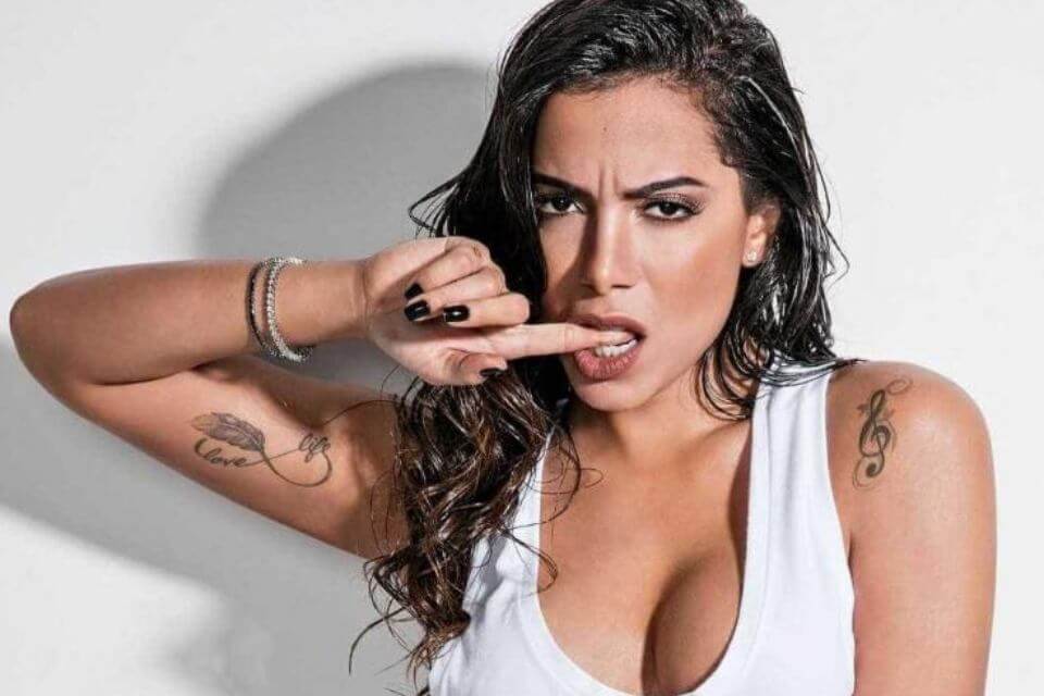 Anitta conversou com Dybala nesta quarta-feira