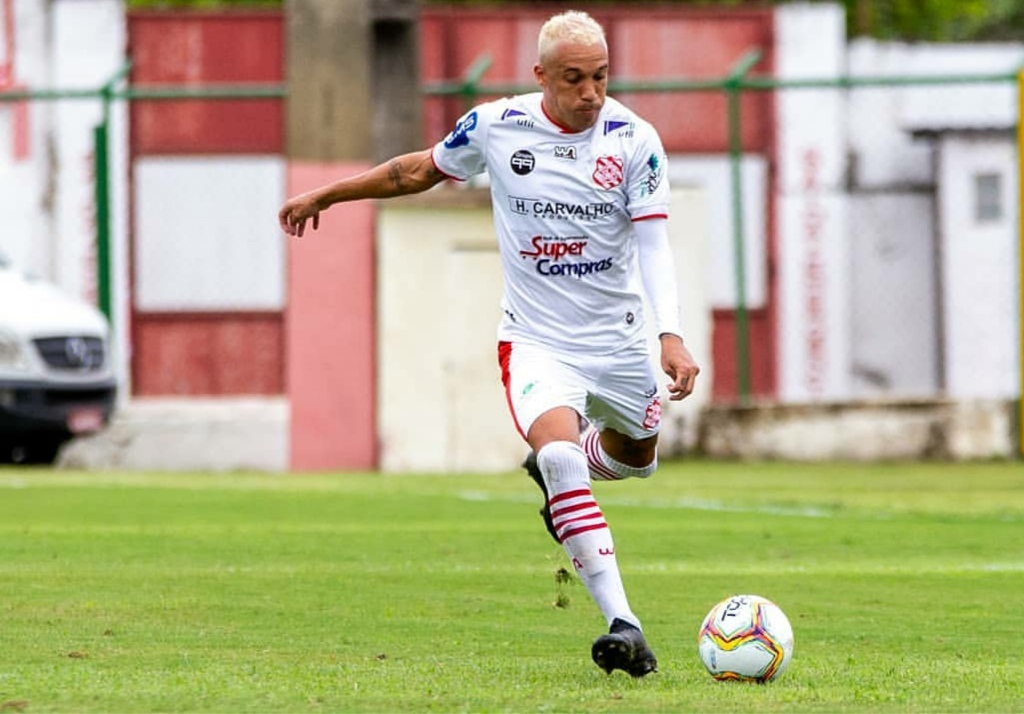 Carioca: Meia comemora permanência no Bangu até o final da temporada