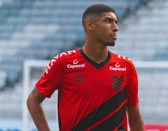 Zagueiro João Pedro