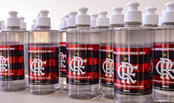Flamengo doou álcool gel para comunidades