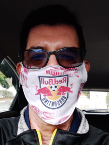 Máscaras do RB Bragantino agitam torcedores de Bragança Paulista