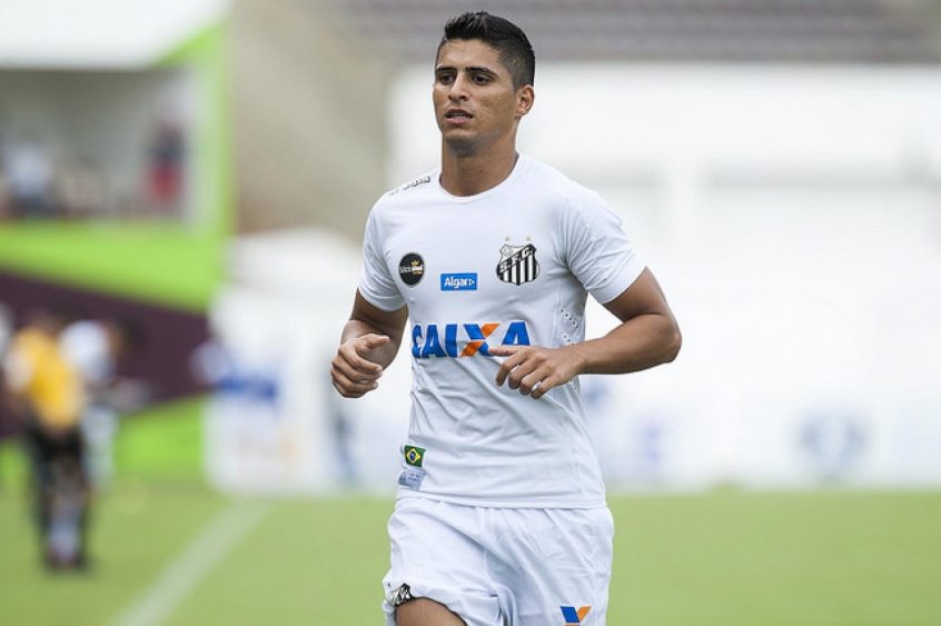 Após ‘não’ de Nino Paraíba, Cruzeiro volta a flertar com lateral do Santos