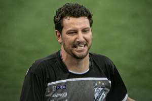 Sem acelerar, Elano definirá futuro na Inter de Limeira nos próximos dias