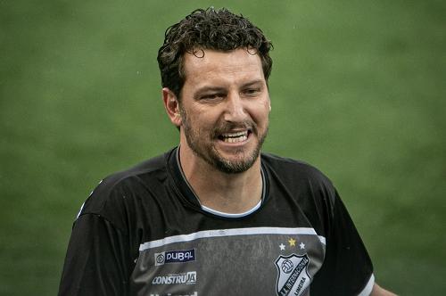 Sem acelerar, Elano definirá futuro na Inter de Limeira nos próximos dias