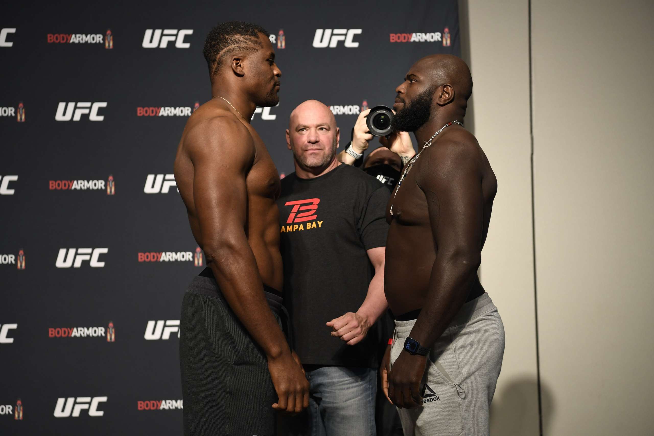 Em meio à pandemia, encarada no UFC 249 tem distanciamento e uso de máscaras