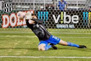 Presidente da Ponte Preta admite negociar goleiro 