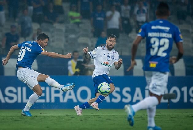 Zagueiro do Cruzeiro revela conflito com Thiago Neves: “Não faltou cobrança”