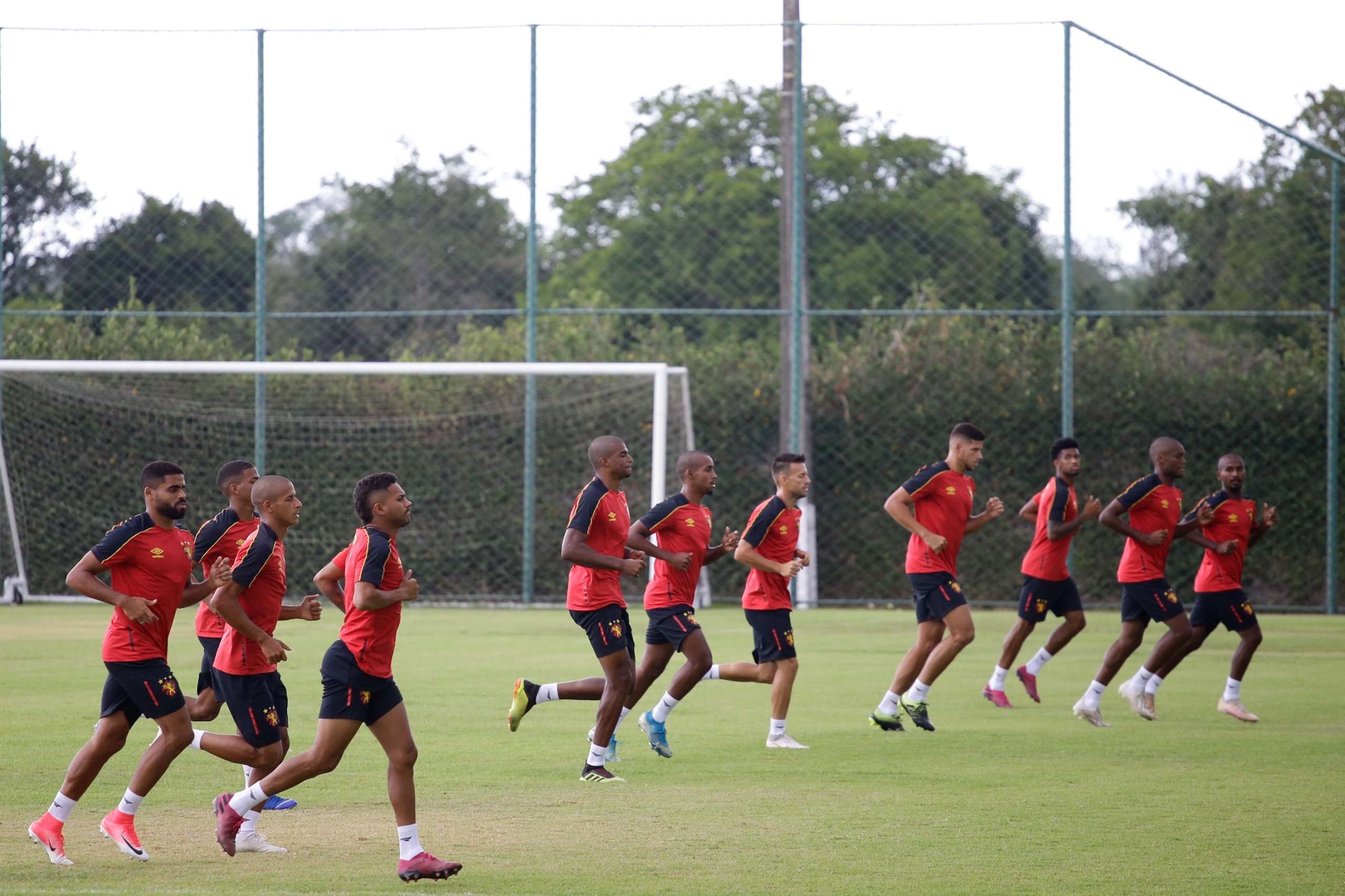 Pernambucano: Sport reduz salários e anuncia demissões nas categorias de base