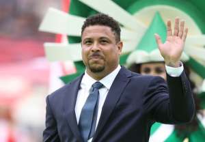 Ronaldo faz lista de 5 jogadores que deveriam ter ganhado Bola de Ouro