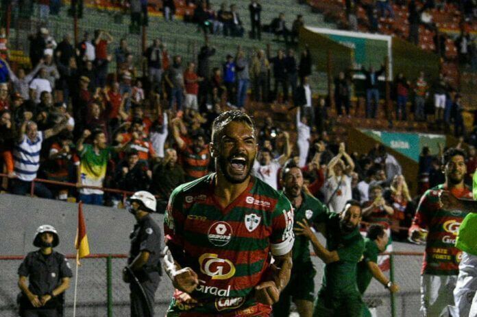 Torcida da Portuguesa faz ‘drive-thru solidário’ para doação de alimentos