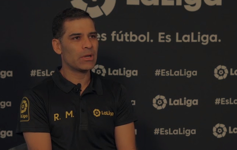 Zagueiro mexicano revela: ‘Tive sorte de participar do ressurgimento do Barça’