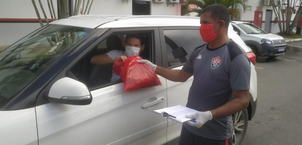 Clube da Série B distribui a jogadores kits para treinos online