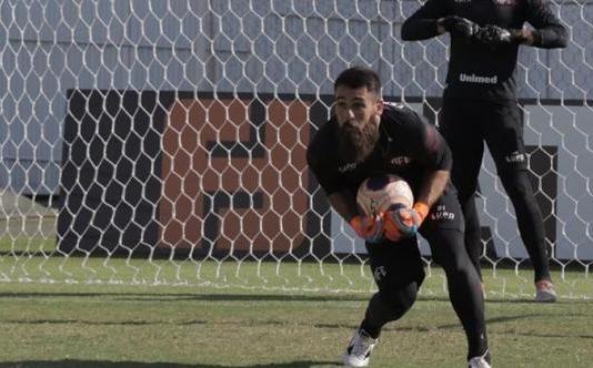 Paulistão: Ferroviária confirma permanência de goleiro ex-Santos até a Série D