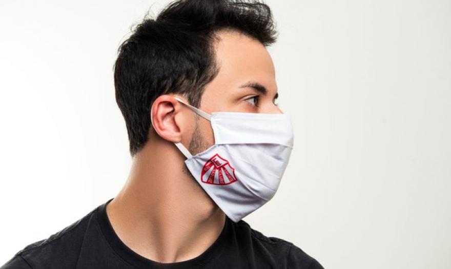 Time gaúcho troca máscaras personalizadas com logo do clube por alimentos