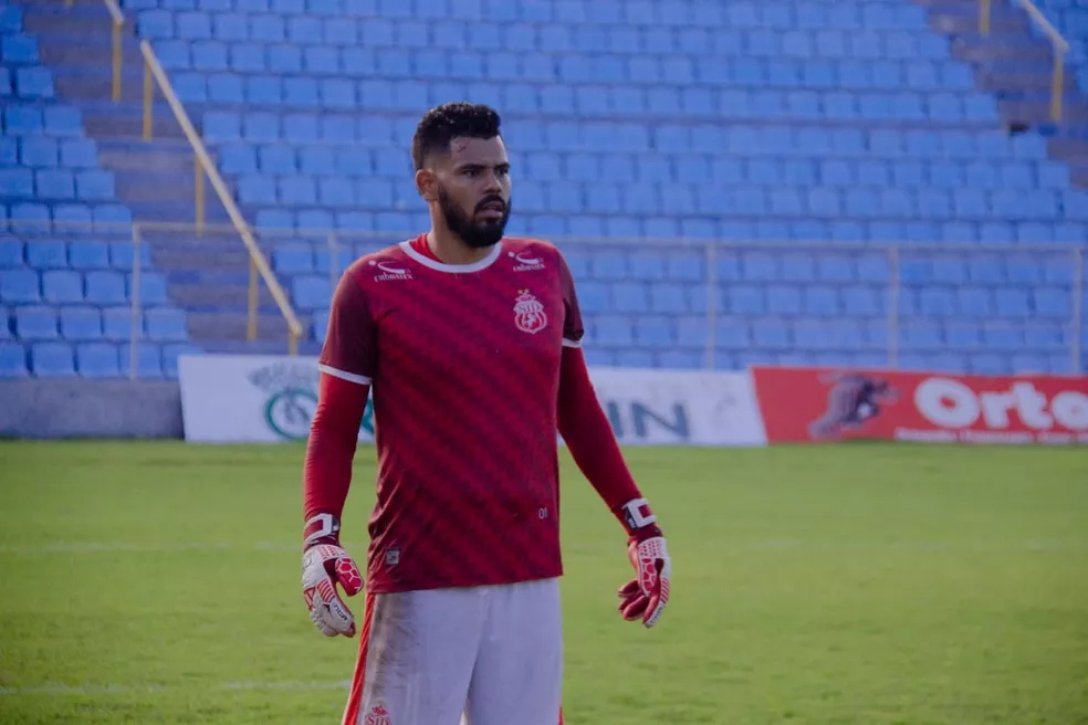 Visando reta final do estadual, time pernambucano renova com goleiro do Imperatriz