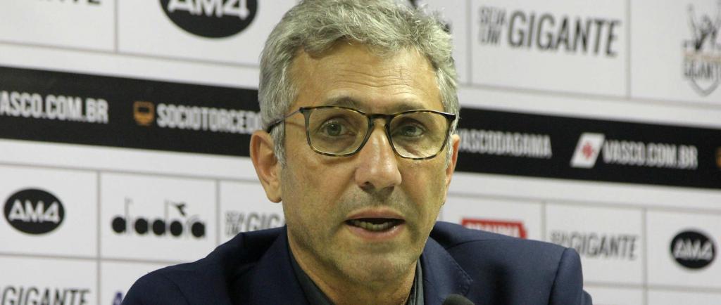 Sem receber, jogadores de clube do Brasileirão recusam redução salarial