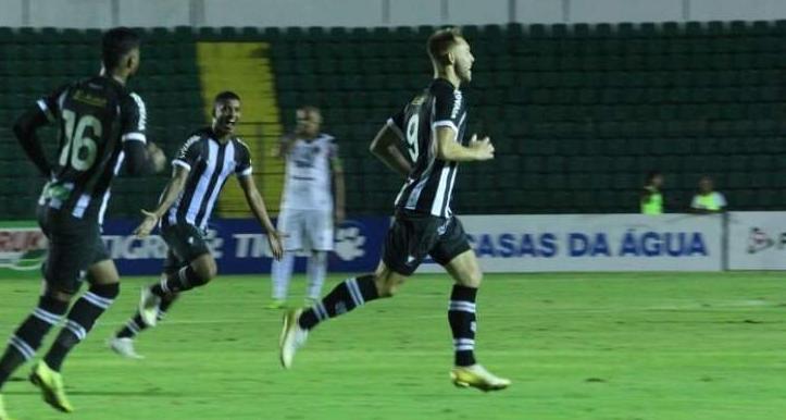 Time da Série B encaminha acordo com atacante do Internacional