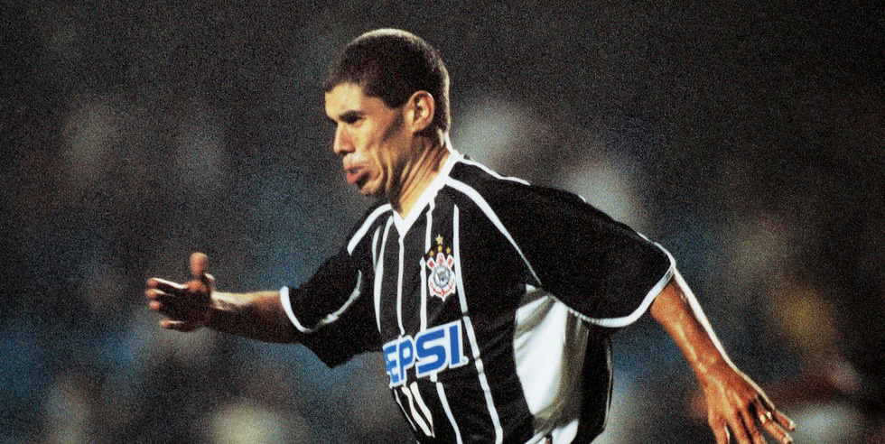 10 segundos… Há 19 anos, Ricardinho marcava e Corinthians eliminava o Santos