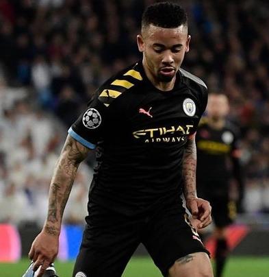 Inglês: Sem esquecer as origens, Gabriel Jesus exalta Guardiola: ‘Muito intenso’