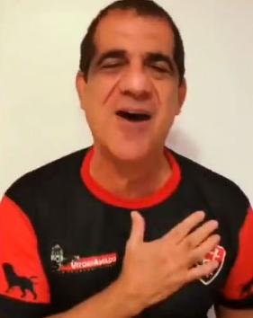 Cantor famoso solta a voz e parabeniza Vitória pelos 121 anos