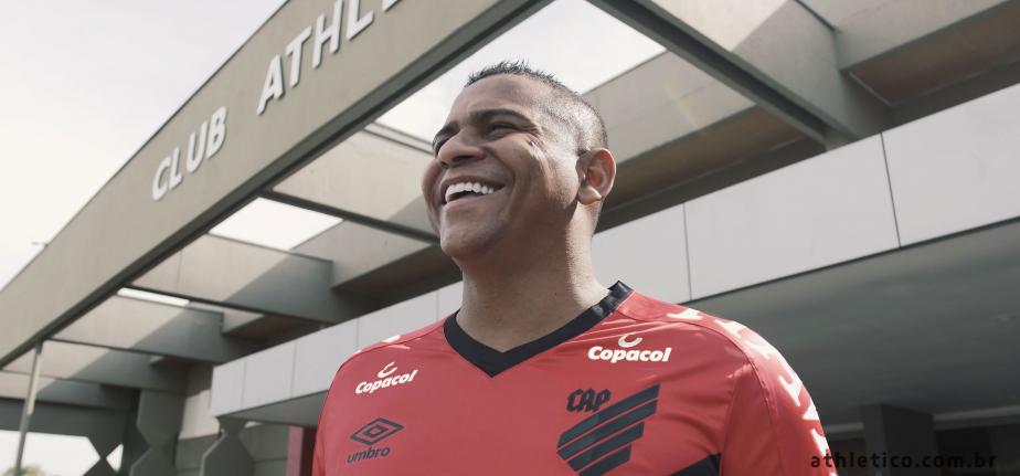 Vale quanto pesa? Athletico-PR divulga vídeo exaltando novo reforço