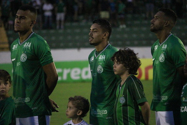 Sufocado por pandemia, Guarani reduz salário de jogadores e funcionários