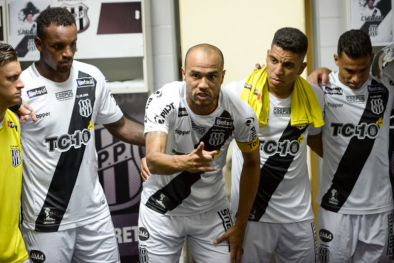 Com pagamento das cotas de TV, Ponte Preta acerta salários e põe casa em ordem