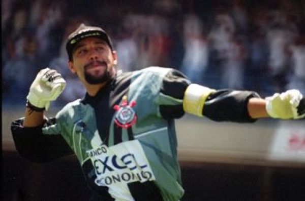 Ídolo do Corinthians, goleiro detona Paulo André: “Puta de um babaca”