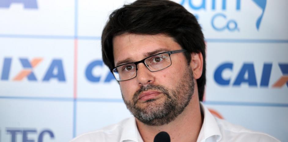 Presidente do Bahia lamenta Bolsonaro com a camisa do time em passeio de jet ski