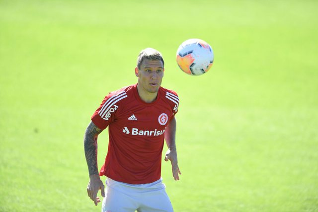 Volante celebra volta aos treinos do Inter: ‘É importante para a cabeça’