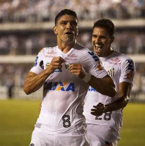 'Joga de terno': ídolo do Santos, ex-volante Renato completa 41 anos