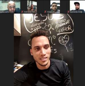 Sobrevivente do acidente da Chape participa de conversas com jogadores do Taubaté