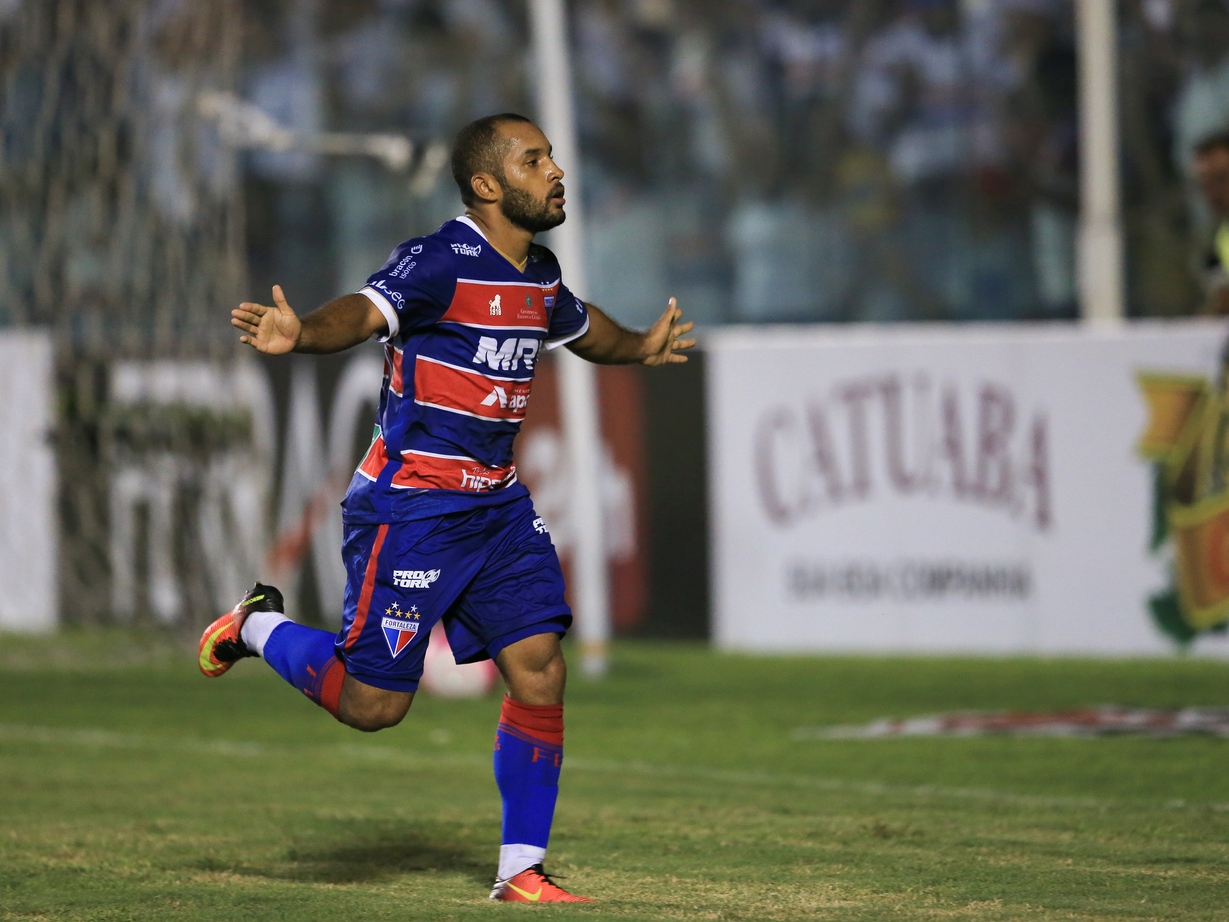 Atlético-MG tenta usar meia desejado pelo Fortaleza como ‘moeda de troca’ com o Goiás