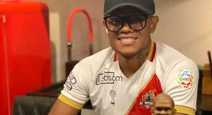 Volante ex-Palmeiras assina renovação com equipe saudita