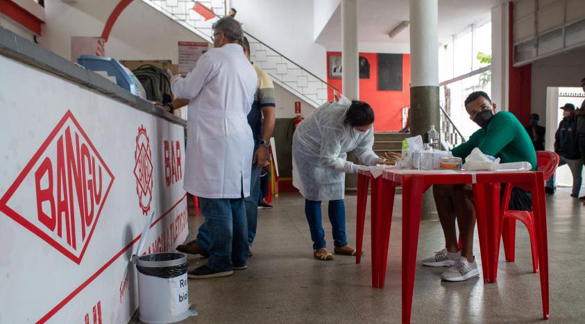 Clube do Rio de Janeiro faz testes e sete jogadores dão positivo para Covid-19