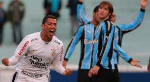 Há uma década, volante Ralf anotava primeiro gol pelo Corinthians