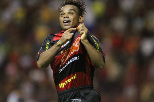 Carrasco do Corinthians leiloa camisas do título da Copa do Brasil do Sport