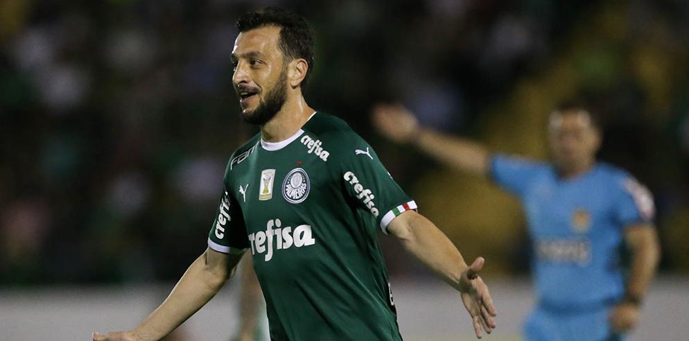 Multicampeão no futebol paulista, zagueiro e capitão completa 39 anos