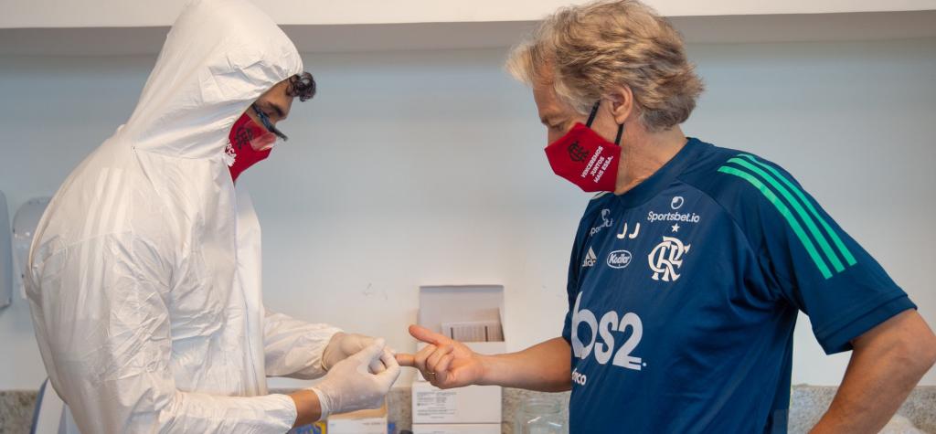 Elenco do Flamengo faz exames e recebe protocolo para volta aos treinos