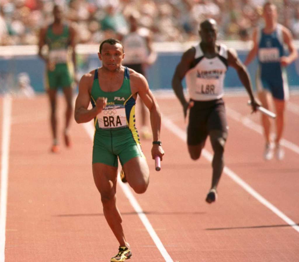 Brasileiro do atletismo receberá medalha olímpica do 4x100 metros 20 anos depois
