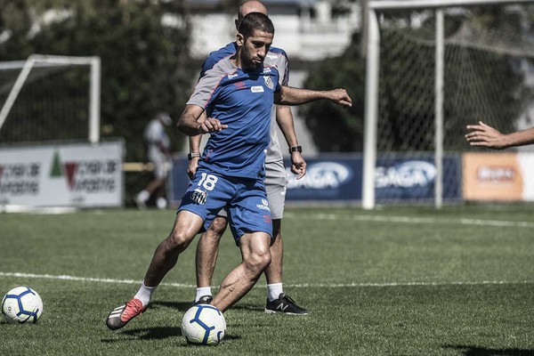 Time do Brasileirão tenta tirar ex-Palmeiras do Santos