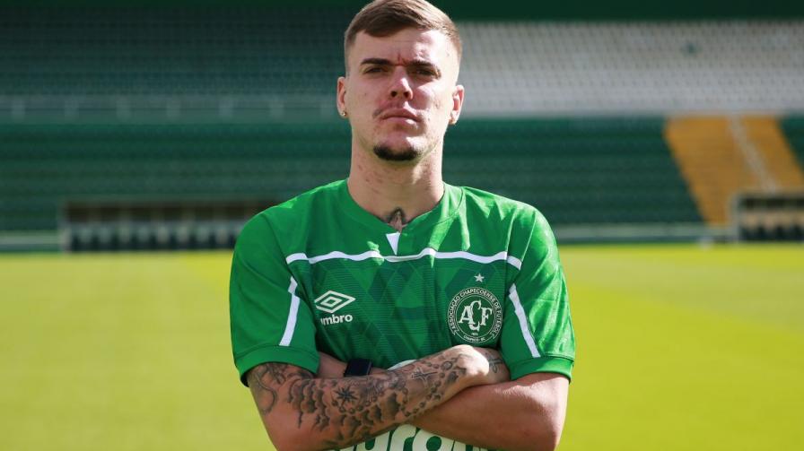 Chapecoense oficializa empréstimo de meia do Athletico-PR